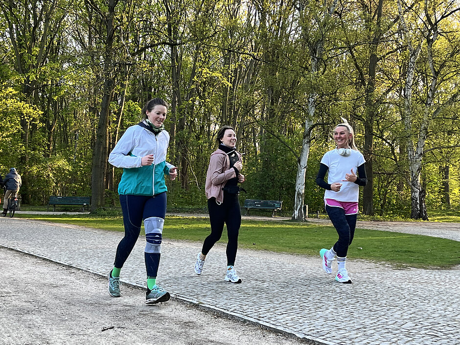 3 runners during training © SCC EVENTS 