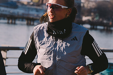 Fariz Hakim laufend im Winter.