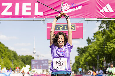 Auch Nordic Walking war beim KoRo Frauenlauf 2023 möglich @ SCC EVENTS / Jean-Marc-Wiesner