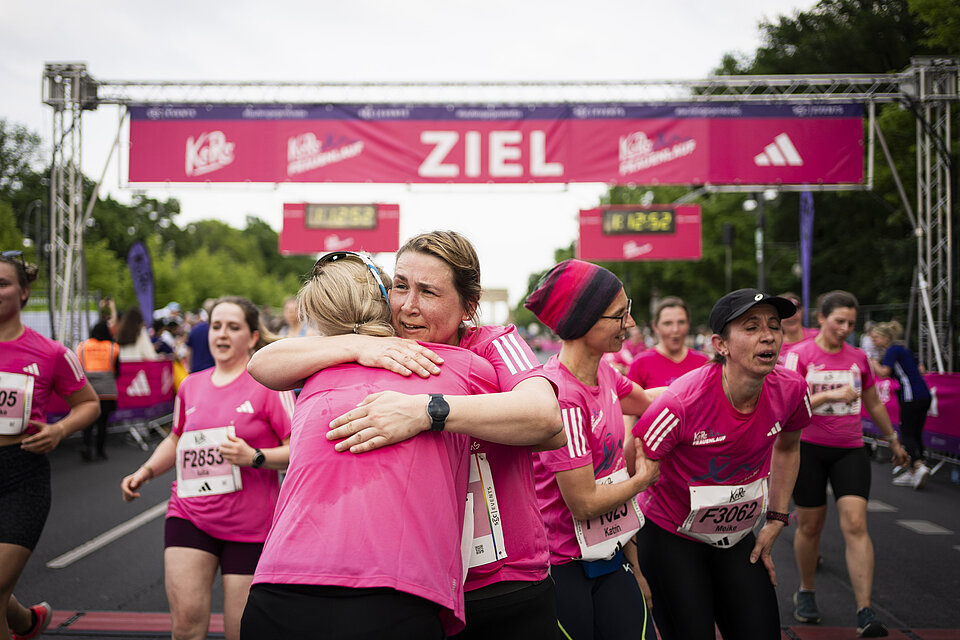 Lots of feelings of happiness at the 2024 finish line © SCC EVENTS / Sebastian Wells